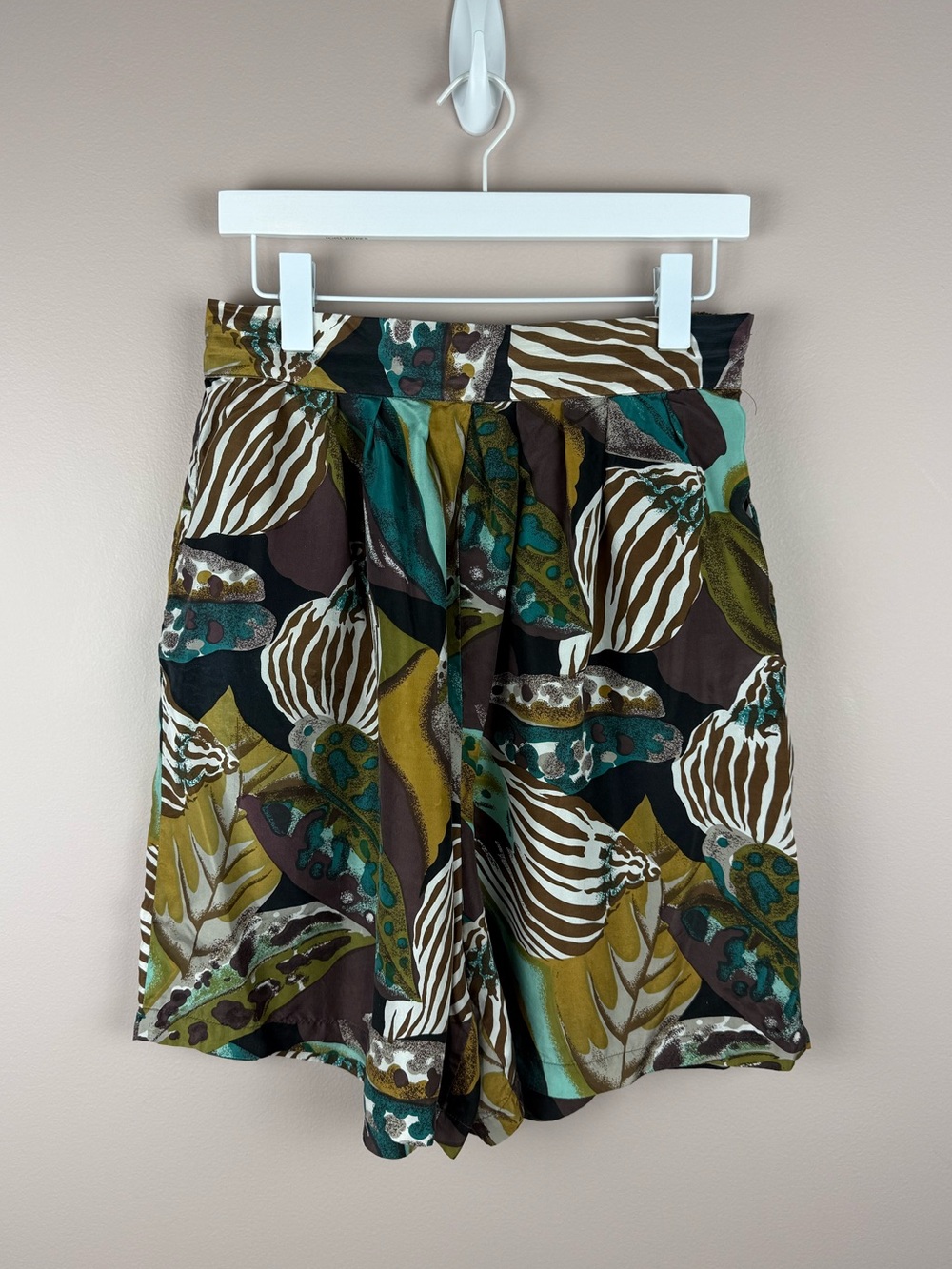 CLIO | vintage seashell 100% silk High Waist pull on Shorts